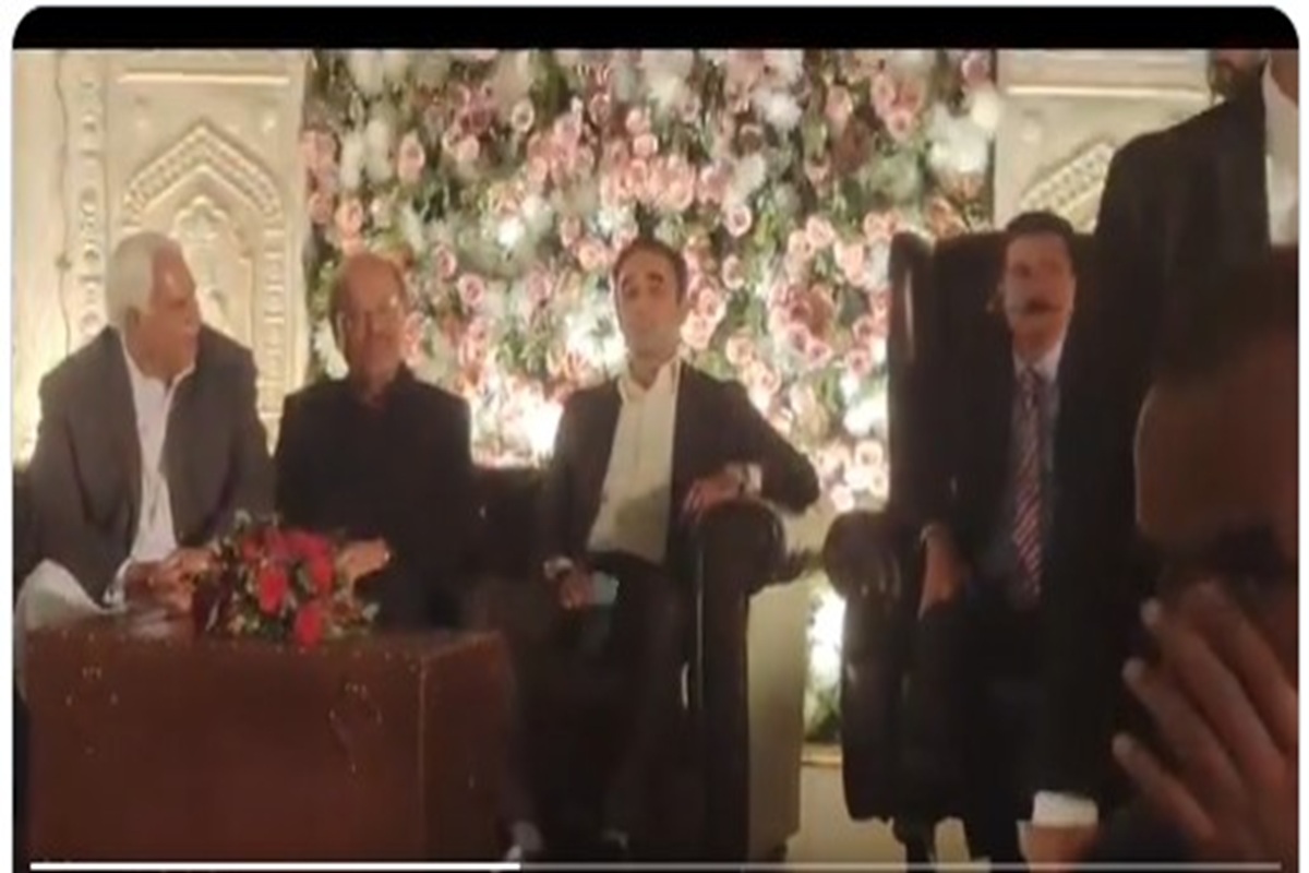 Dhurandhar FA9LA Song: पाकिस्तान में बैन के बाद भी पॉपुलर हो रही फिल्म धुरंधर, बिलावल भुट्टो की FA9LA गाने में ग्रैंड एंट्री का वीडियो वायरल