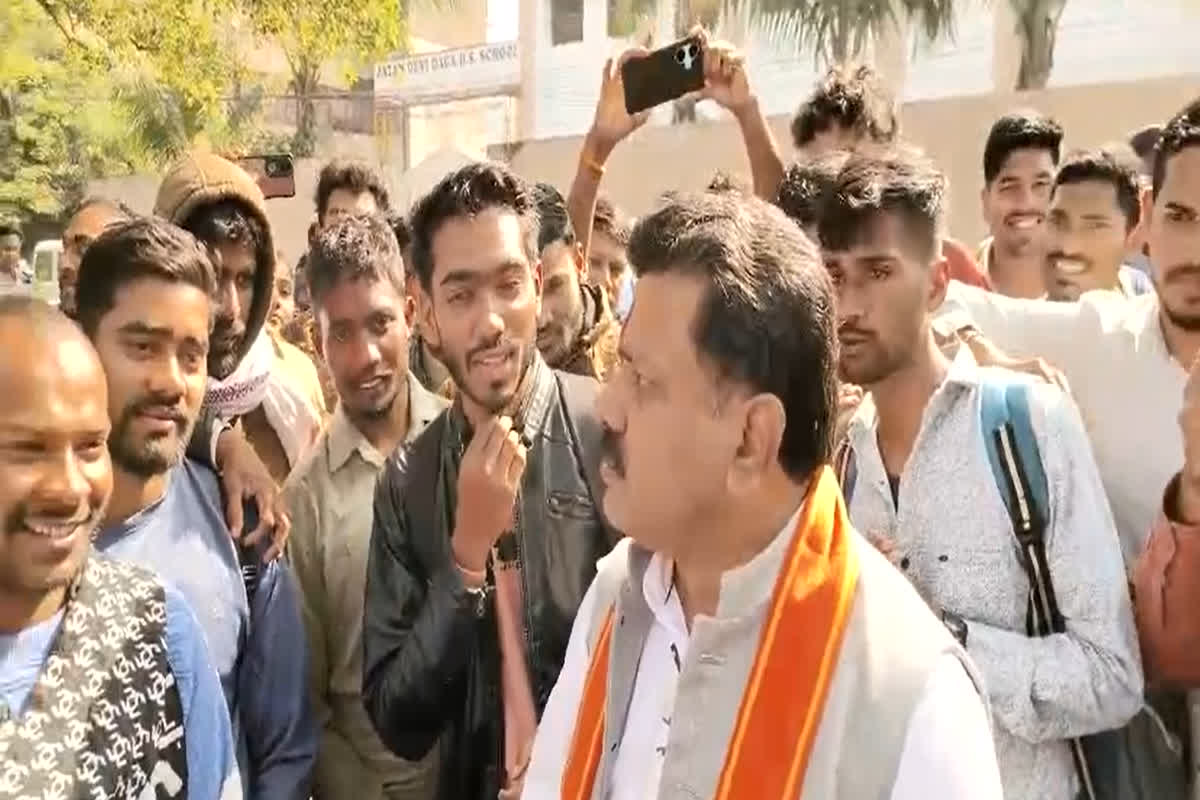 CG Police Bharti: 5967 पदों पर होने वाली आरक्षक भर्ती को लेकर उठे सवाल, सैकड़ों अभ्यर्थियों ने लगाए गंभीर आरोप, गृह मंत्री विजय शर्मा ने घर बुलाकर की बातचीत