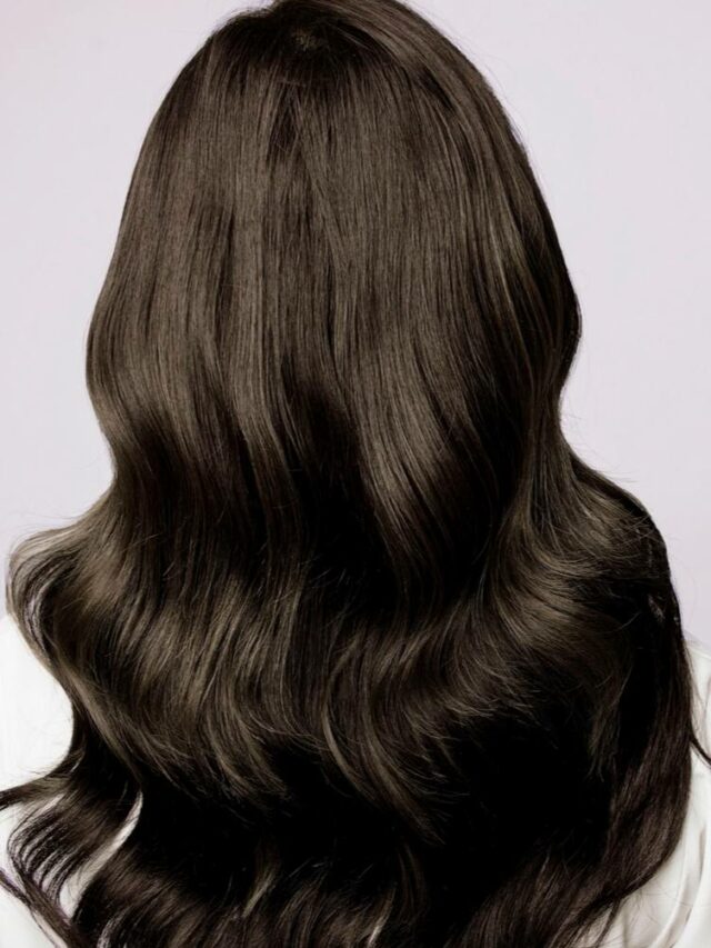 घने, मजबूत और चमकदार बाल चाहिए? तो आज से खाएं ये 5 सुपरफ्रूट्स!