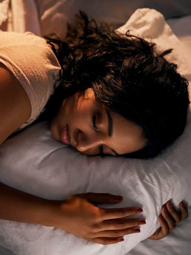 सोने से पहले ये 5 स्ट्रेचिंग ट्रिक्स अपनाएं! रात की नींद होगी गहरी और आरामदायक