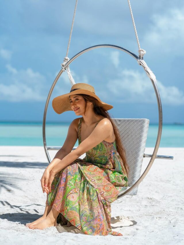 Shivangi Joshi Pics: टीवी की 'नायरा' का नया ग्लैमरस अवतार, तस्वीरें बोलती हैं खुद अपनी कहानी!