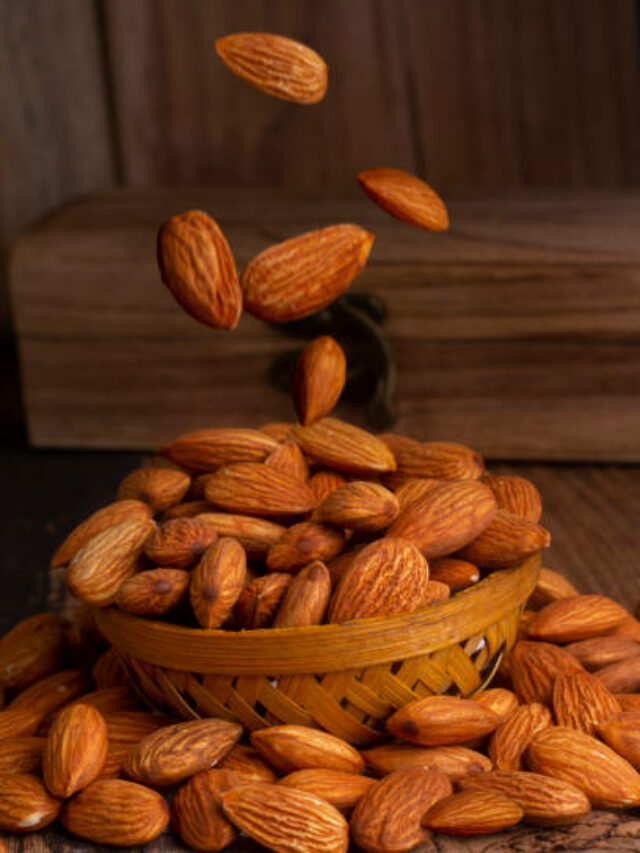 Almond Benefits: छोटा बादाम, बड़े फायदे! जानें रोजाना बादाम खाने से क्या होता है