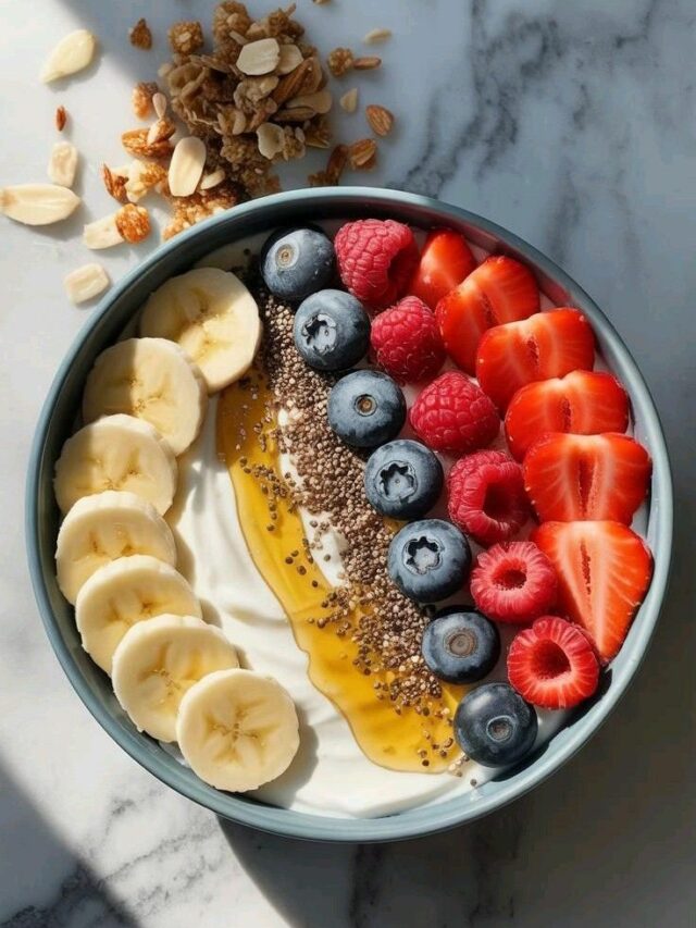 सुबह खाली पेट क्या खाएं? सेहत और एनर्जी बढ़ाने वाले फूड्स