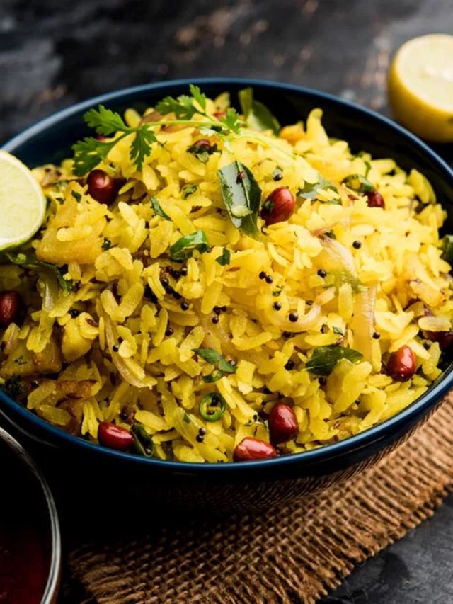 Poha Khane Ke Fayde: नाश्ते में पोहा खाने के होते हैं कई रोचक फायदे, जिसे पढ़कर रोज नाश्ते में शुरु कर देंगे खाना