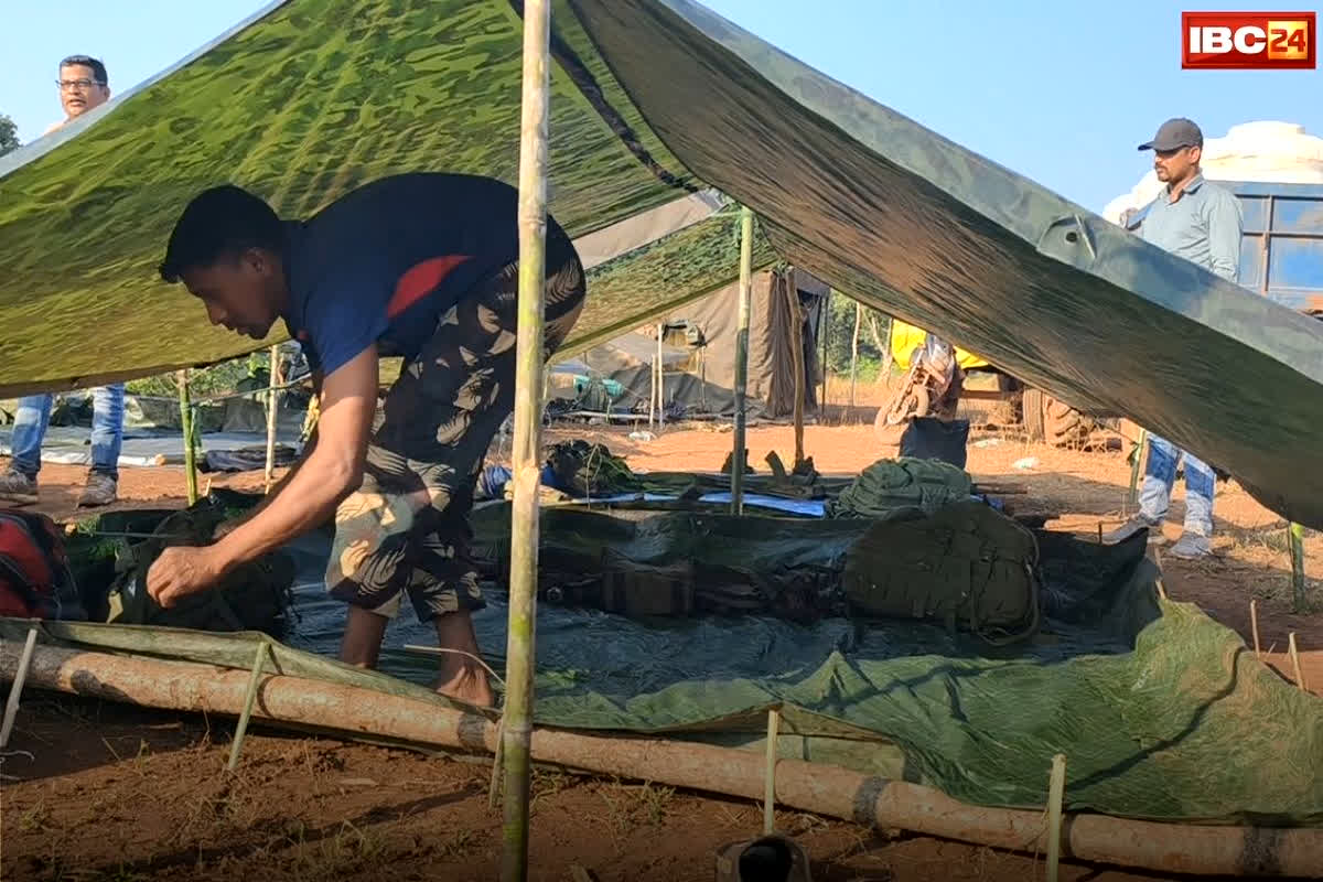 Dantewada News: बस्तर में नक्सलियों के सबसे बड़े मांद में पहुंचे हथियारबंद जवान, स्थापित किया कैंप.. जानें क्या है सुरक्षाबलों का अगला प्लान