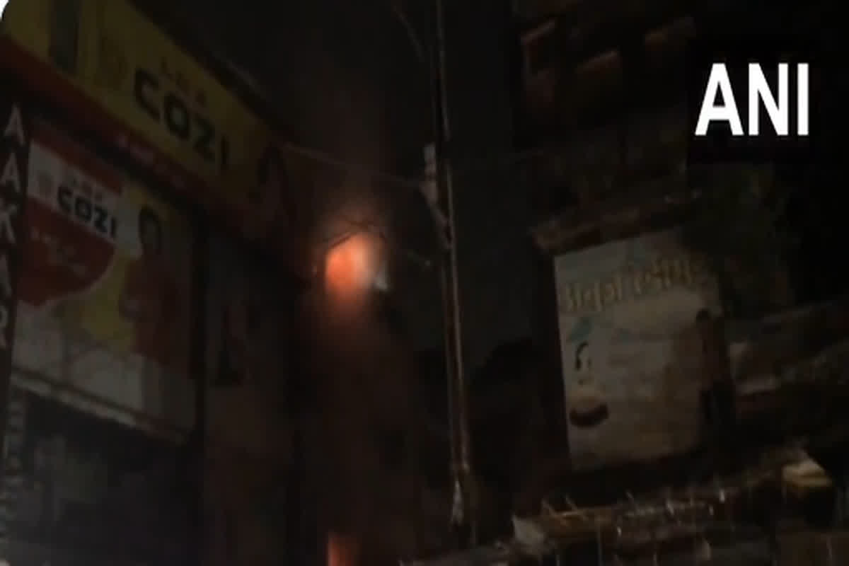 Jabalpur Fire News: कमजोर दिल वाले न पढ़ें ये खबर, एमपी के जबलपुर के इस व्यस्त इलाके में लगी भीषण आग, आगे जो हुआ…