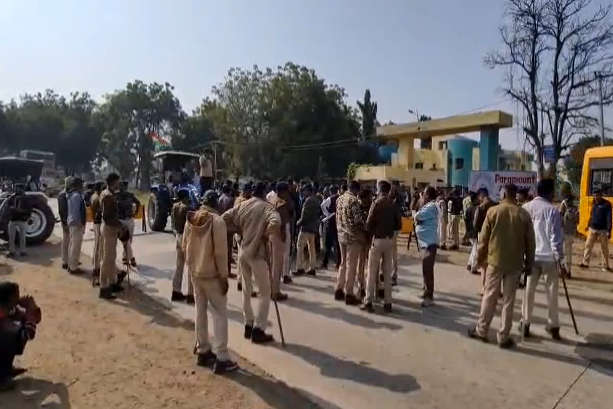 Kisan Maha Kumbh In Khargone: एक बार फिर शुरू हुआ किसानों का आंदोलन, अन्नदाताओं ने नेशनल हाइवे को किया जाम, कर रहे ये बड़ी मांग