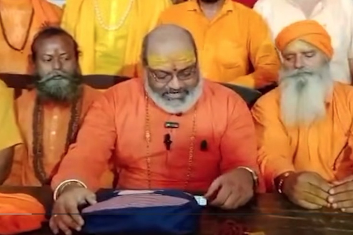 Ghaziabad News: तलवार बांटने पर बढ़ा बवाल! फरार पिंकी चौधरी ने हिंदू समाज से की ये अपील, नरसिंहानंद ने कहा ‘ISIS जैसा संगठन बनाएं हिंदू’