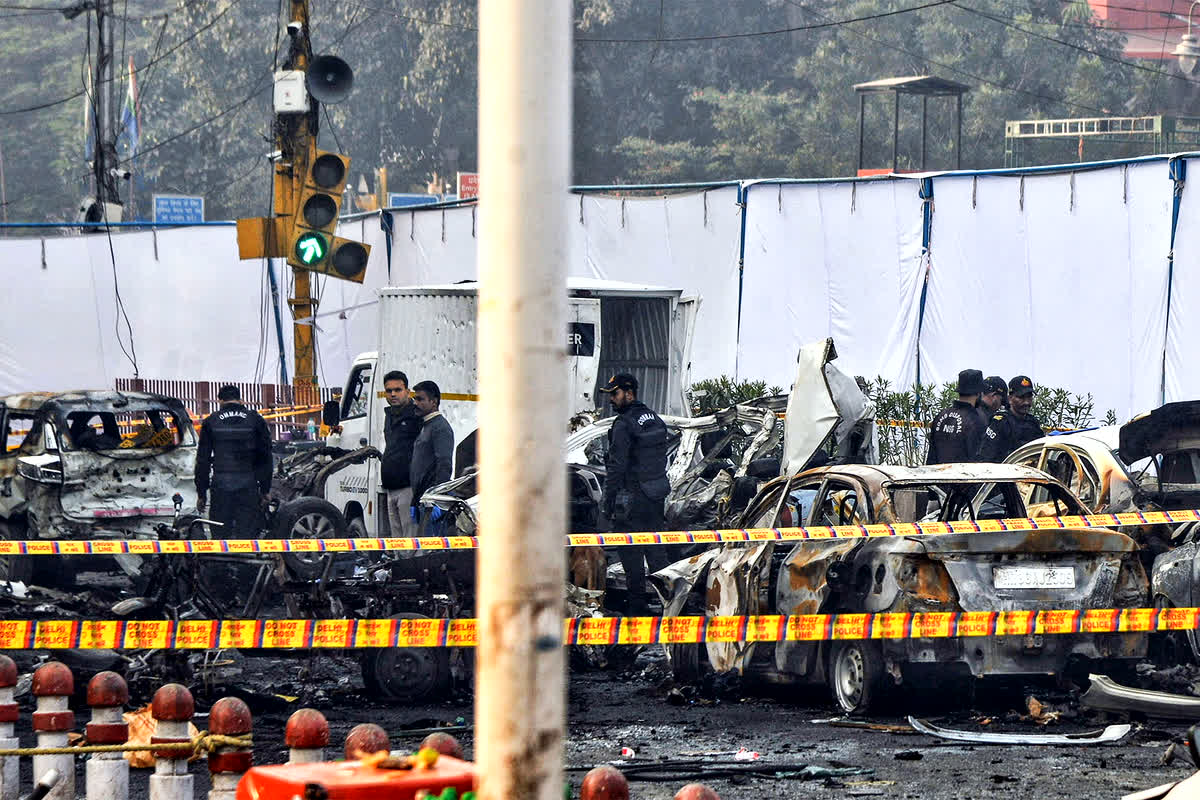 NIA Investigation On Delhi Blast: दिल्ली धमाके की जाँच में NIA ने की इन 10 जगहों पर ताबड़तोड़ रेड… हाथ लगे शाहीन के घर से ये बड़े सुराग