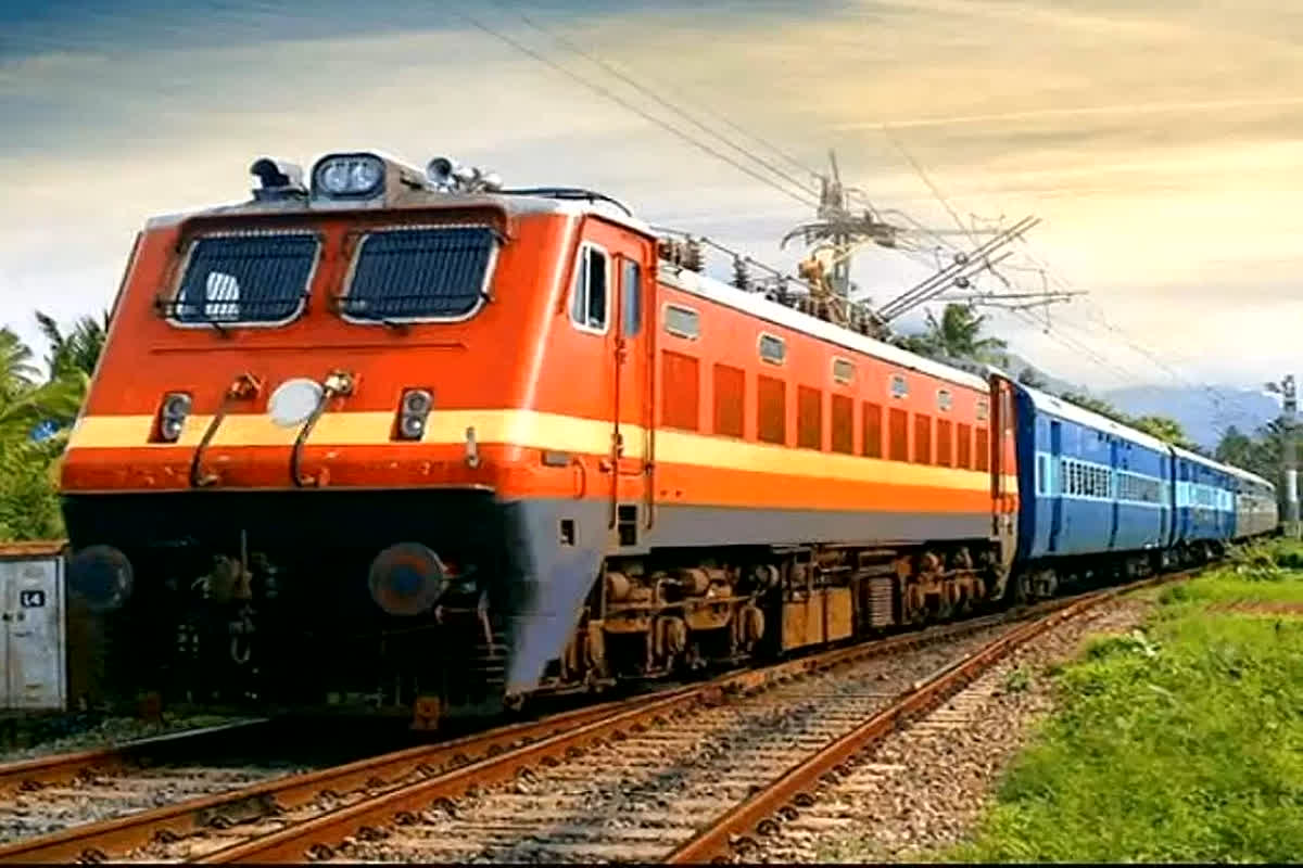 Railway Rules Change: 6 दिसंबर से रेलवे की तत्काल टिकट बुकिंग सिस्टम में होने जा रहा है बड़ा बदलाव, अगर आपको अबतक नहीं पता, तो जल्दी से पढ़ लीजिए ये खबर…