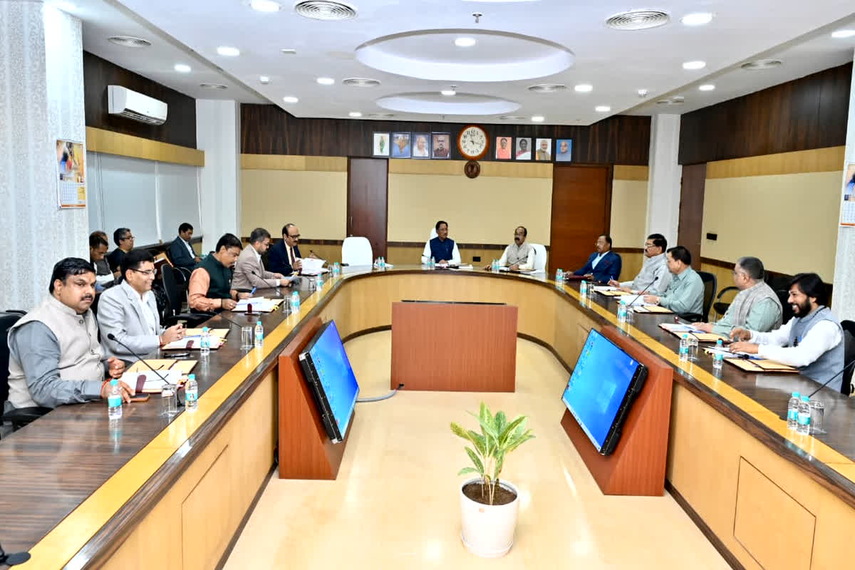 Sai Cabinet Meeting Today: साय कैबिनेट की अहम बैठक खत्म, बिजली बिल हॉफ योजना सहित इन अहम प्रस्तावों पर लगी मुहर, देखिए पूरी डिटेल
