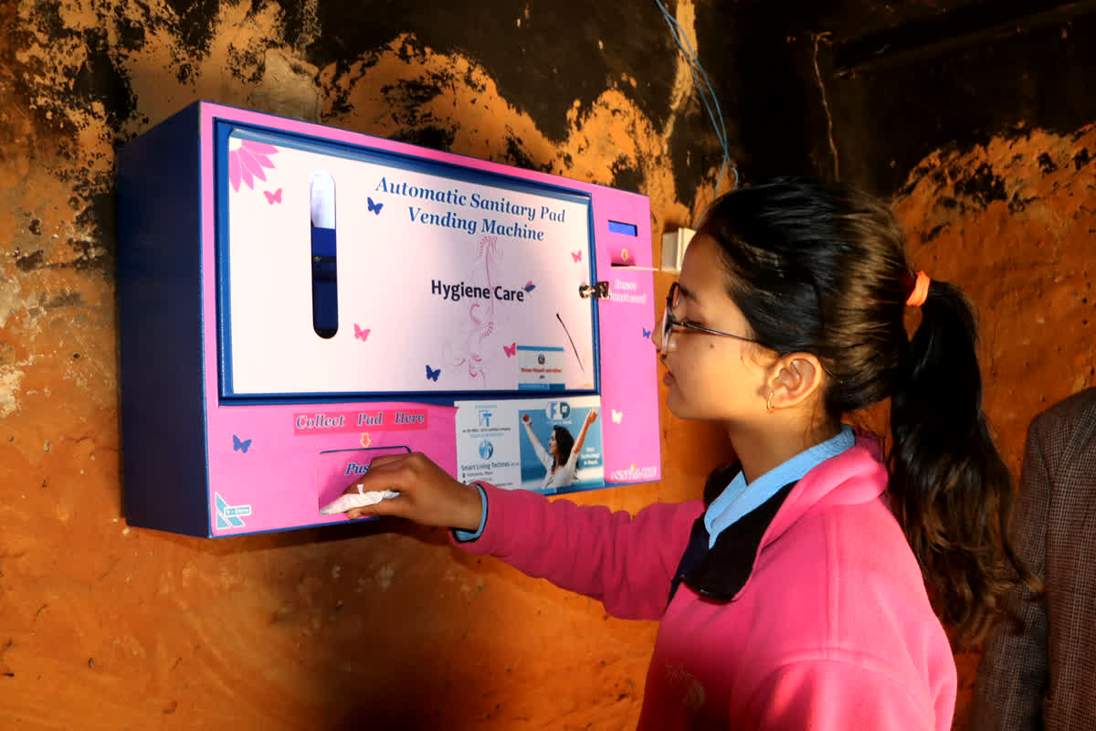 Sanitary Pad Machine CG: विधानसभा में सवाल, ग्राउंड पर सन्नाटा! राजधानी रायपुर के स्कूलों में सेनेटरी पैड मशीनों की सच्चाई जानकर हैरान रह जाएंगे आप…