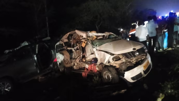 Tamil Nadu Bus Accident: तमिलनाडु में दिल दहला देने वाला सड़क हादसा, बेकाबू बस के नीचे आईं कारें, 9 लोगों की गई जान