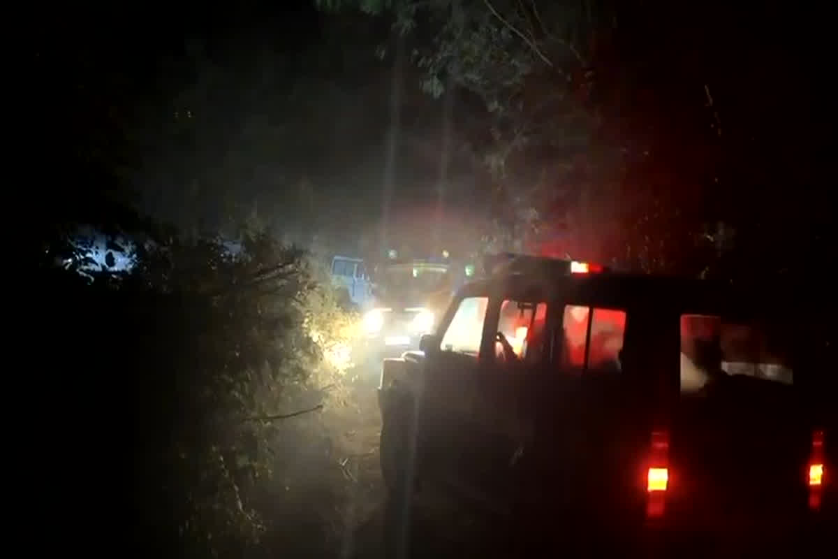 Sitapur News: दो समुदायों के बीच चली दनादन गोलियां, हमलावरों ने पिता-पुत्र की गोली मारकर की हत्या