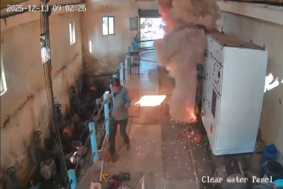 Water Plant Blast News: छत्तीसगढ़ के इस जिले में नगर निगम वाटर प्लांट में बड़ा ब्लास्ट, शहर का आधे से ज्यादा हिस्सा रहेगा प्यासा, डरावनी तस्वीरें आईं सामने