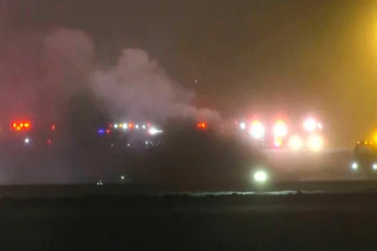 America Plane Crash: टेकऑफ करते ही क्रैश हो गया जेट, देखते ही देखते आग के गोले में हुआ तब्दील, इतने लोगों की मौत