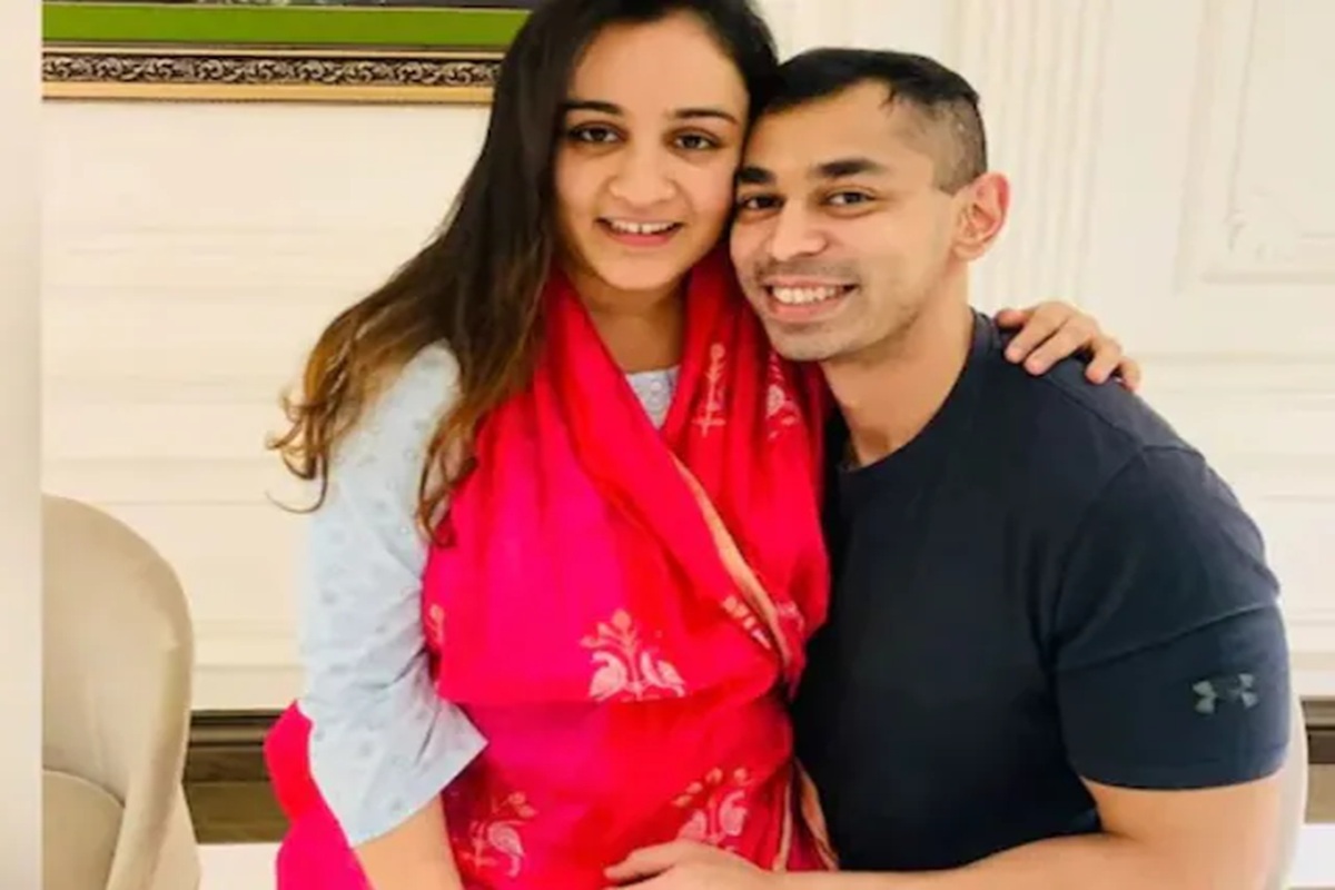 Aparna Yadav Latest News: पत्‍नी अपर्णा यादव को तलाक नहीं देंगे प्रतीक यादव! अखिलेश के सौतेले भाई का यू-टर्न, सोशल मीडिया पर लिखा- जलनखोरों, भाड़ में जाओ