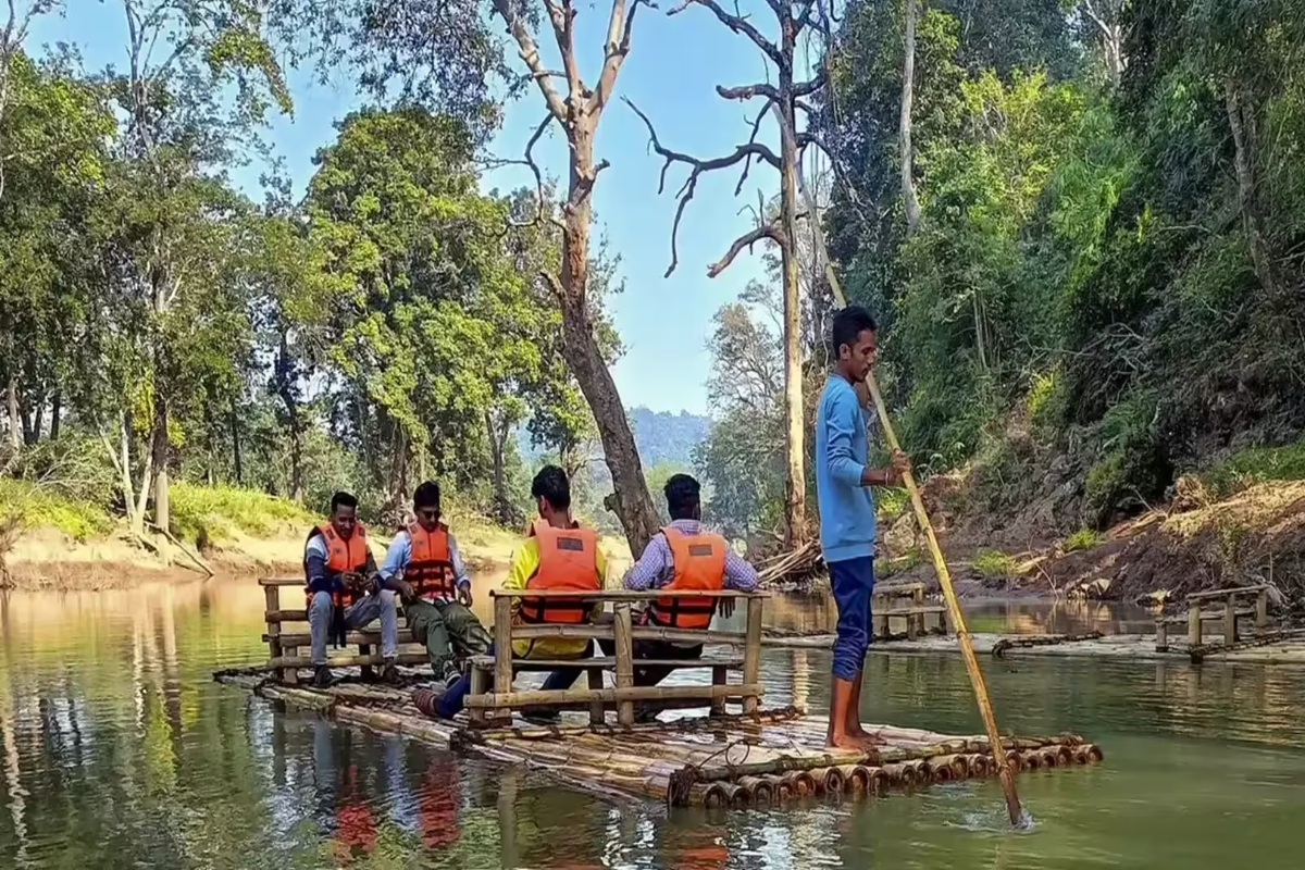 Vishnu Ka Sushasan: ‘गन’तंत्र पर गणतंत्र की विजय! साय सरकार के प्रयासों से बस्तर में बदलाव की बयार, अंदरूनी इलाकों में पहुंच रहा विकास