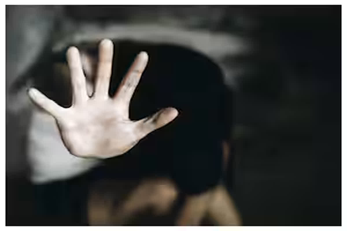 Anuppur Crime News: चिप्स लेने निकली थी मासूम… अकेली देख 58 साल के दरिंदे ने की गंदी करतूत, इस हाल में बच्ची को देख परिजनों के उड़ गए होश