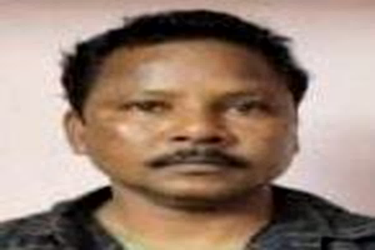 Barse Deva Surrender: लाल आतंक को सबसे बड़ा झटका, नक्सली कमांडर बारसे देवा ने किया सरेंडर, पुलिस जल्द कर सकती है सरेंडर की घोषणा