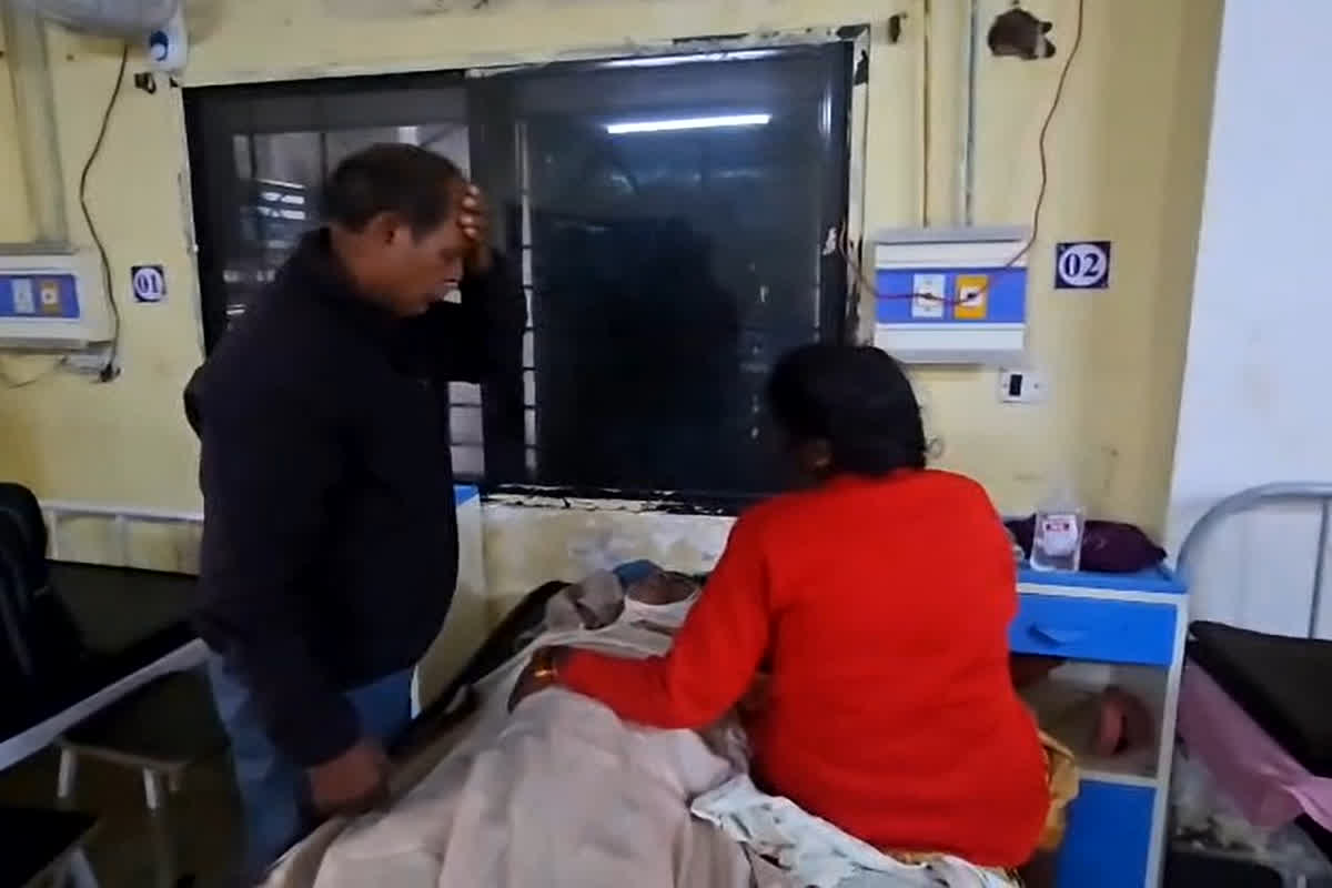 Bijapur News: डीएवी बॉयज़ हॉस्टल में सामने आई बड़ी लापरवाही, छात्र को जान देकर चुकानी पड़ी कीमत, मामला जानकर आपको भी नहीं होगा यकीन