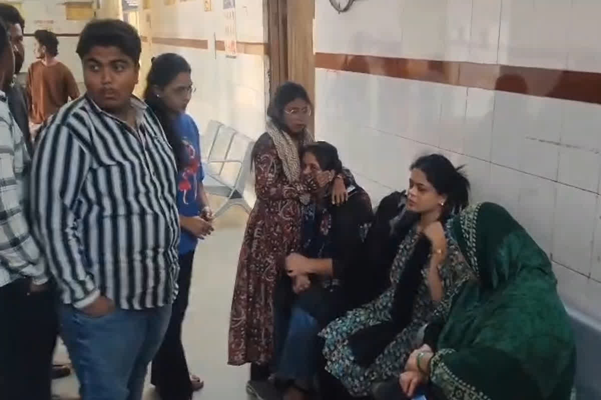 Bank Employee Death: ‘पापा बिल्कुल ठीक थे’… बीजेपी नेता की धमकी के बाद अचानक बैंक कर्मचारी की मौत, बेटी का गंभीर आरोप से मचा हड़कंप