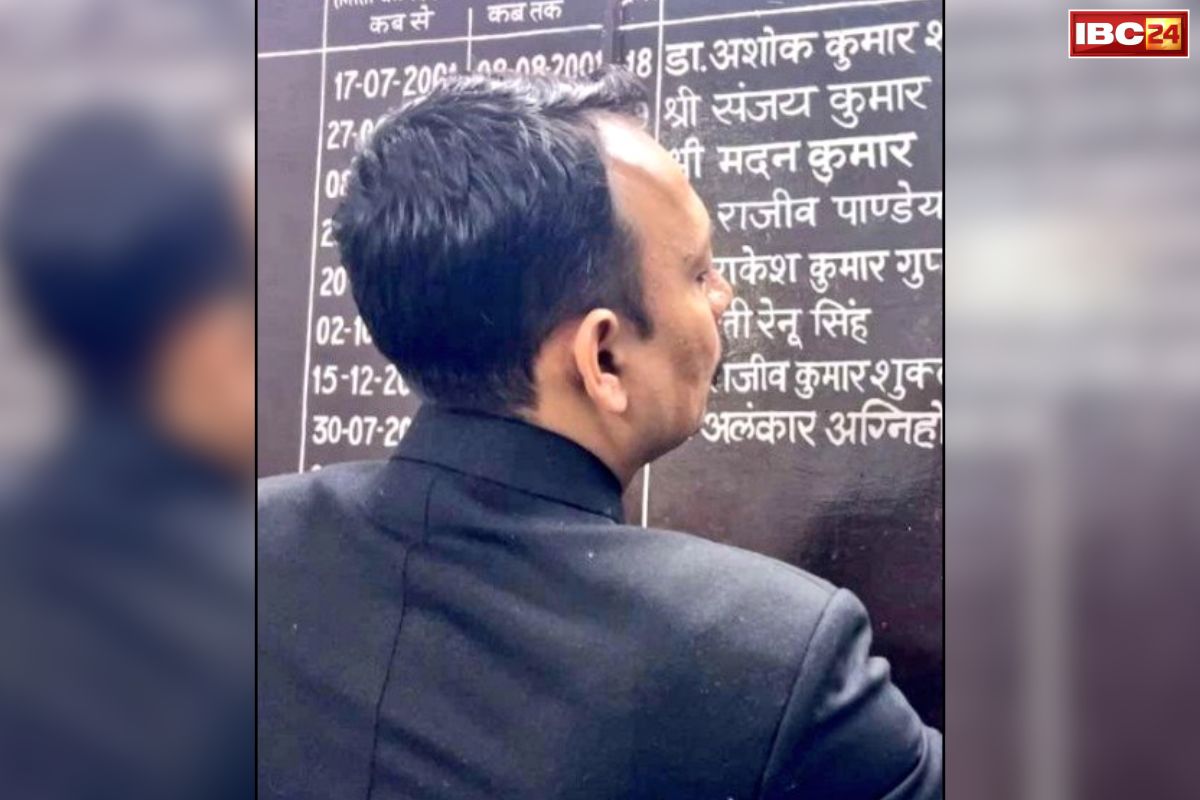 Bareilly City Magistrate Alankar Agnihotri: सिटी मजिस्ट्रेट ने दे दिया इस्तीफा.. बोर्ड में अपने नाम के आगे लिख दिया ‘रिजाइन’.. जानें क्या है वजह