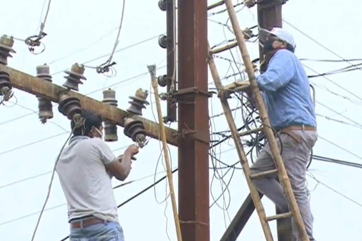 CG Bijli Vibhag: छत्तीसगढ़ में बिजली विभाग आम उपभोक्ताओं की काट रहे है कनेक्शन, लेकिन सरकारी विभागों पर मेहरबान, बकाया रकम जानकर उड़ जाएंगे होश