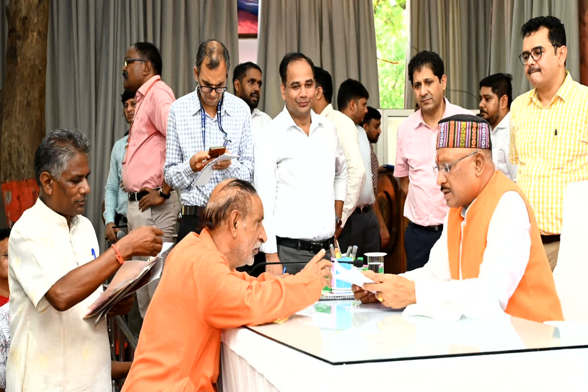 CG CM Jandarshan News: सीएम विष्णुदेव साय आज सुनेंगे जनता की समस्याएं, मुख्यमंत्री निवास में होगा साल का पहला जनदर्शन, हर आवेदन पर कार्रवाई के निर्देश