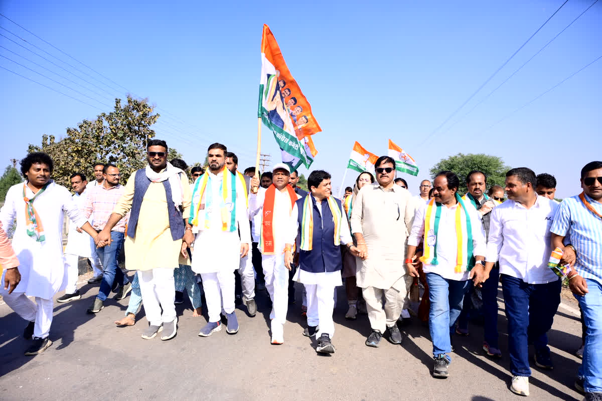 Vande Bharat: मनरेगा बनाम G RAM G! छत्तीसगढ़ में आर-पार की लड़ाई… नाम बदला तो सड़क पर उतरी कांग्रेस, रायपुर में 8 KM की पदयात्रा, देखें वीडियो