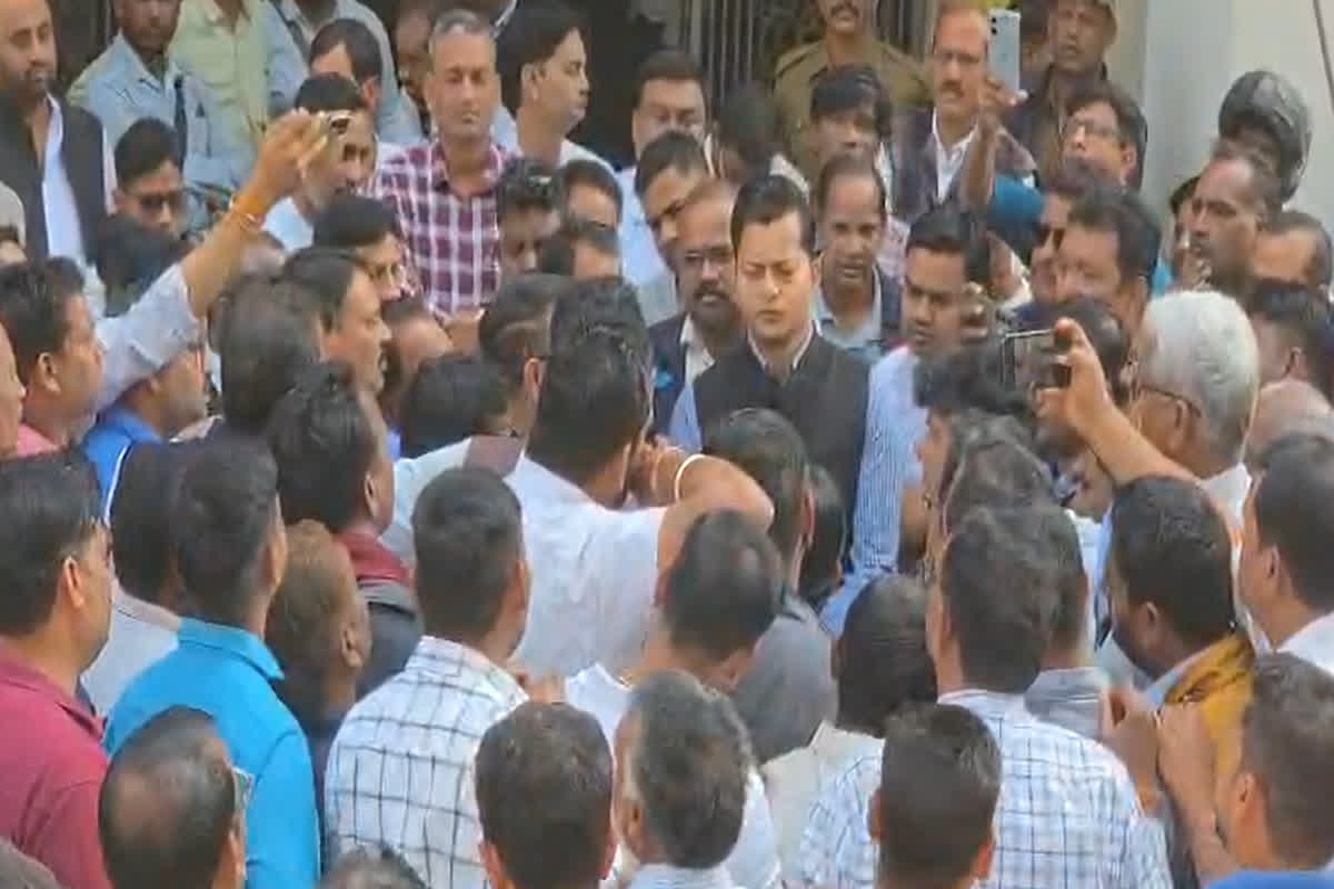 CG Dhan Kharidi Last Date: धान खरीदी में मात्रा 8 दिन शेष. फिर भी किसानों को नहीं मिल रहा टोकन, कलेक्ट्रेट पहुंचकर किसानों ने कह दी ये बड़ी बात