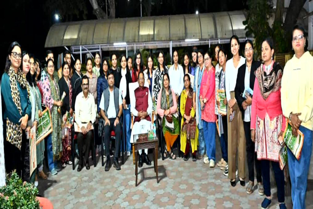 Chhattisgarh Women Journalist: छत्तीसगढ़ में पहली बार महिला पत्रकारों का  अध्ययन भ्रमण, गुजरात से लौटकर मुख्यमंत्री को जताया आभार, सुनाया विदेशी ...