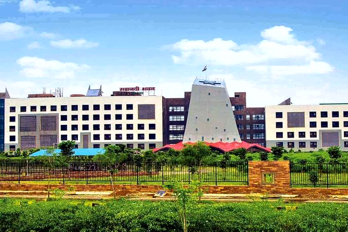 Chhattisgarh IFS Transfer List: कई जिलों में बदले गए वन अमले के बड़े अफसर, नवीद शुजाउद्दीन को मिली ये अहम जिम्मेदारी, एक साथ इतने IFS अफसर इधर से उधर