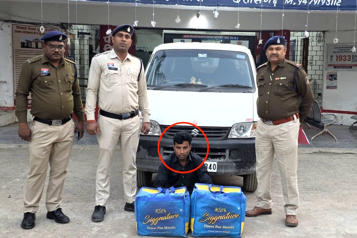 CG Police Constable Arrested: छत्तीसगढ़ के इस जिले में पुलिस का कॉन्स्टेबल अरेस्ट.. अपनी कार से कर रहा था गांजे की तस्करी, जानें किस थाने में था पदस्थ..