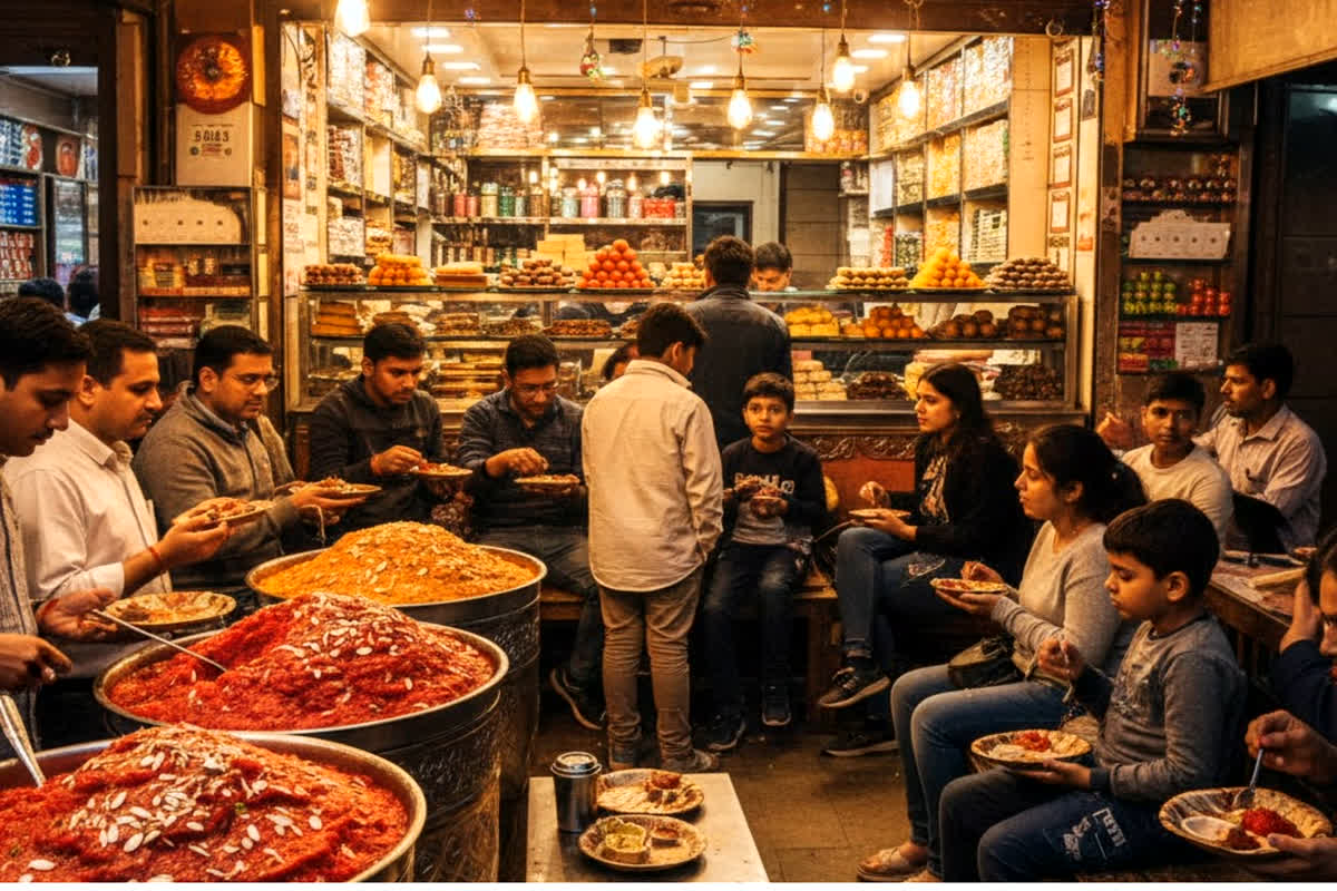 Chhindwara food Poisoning : कहीं आप भी तो नहीं खाते यहाँ का गाजर का हलवा? 11 लोग हुए फूड पॉइजनिंग का शिकार, छिंदवाड़ा की इस मशहूर दुकान पर लगा ताला