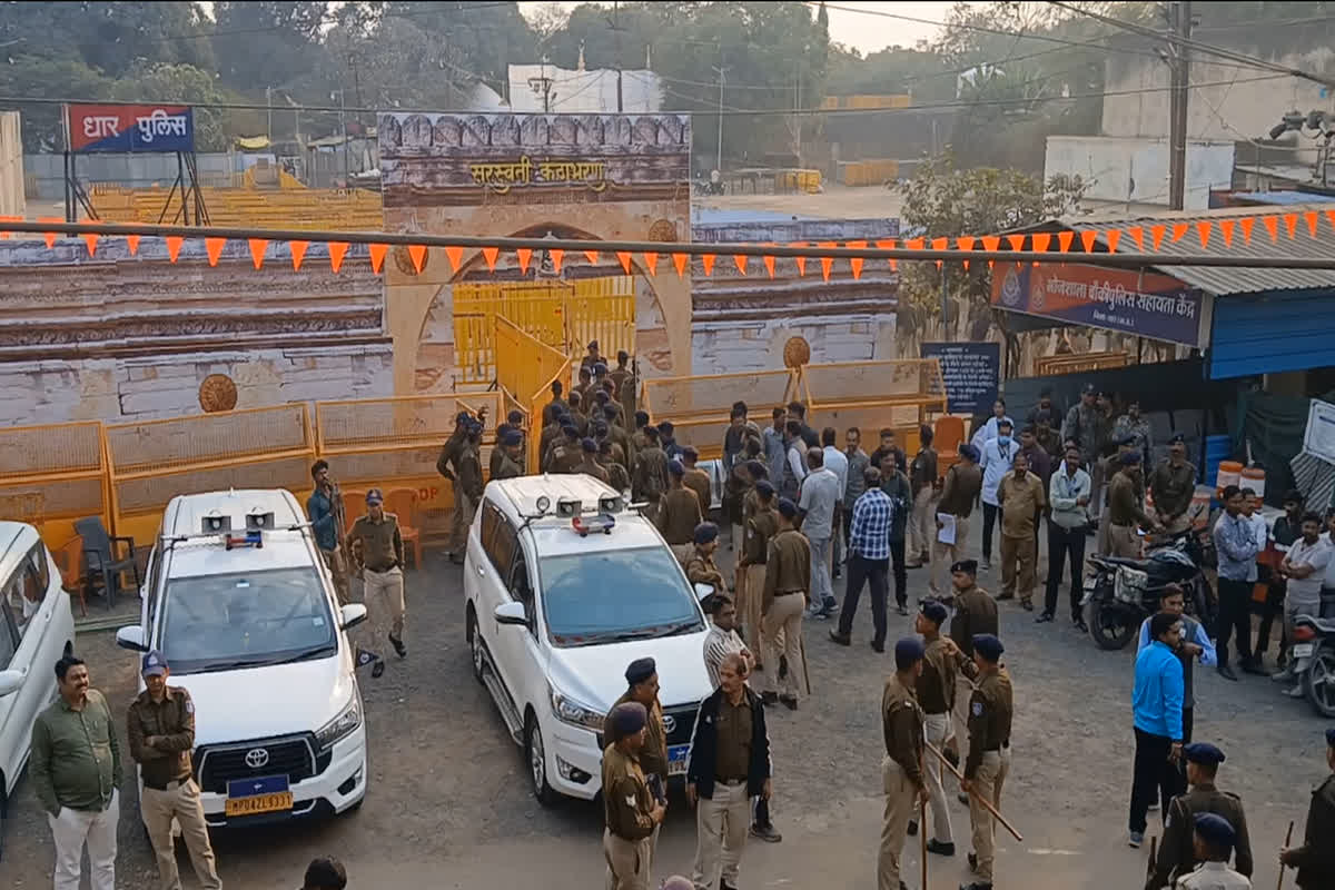 Dhar Bhojshala Basant Panchami: बसंत पंचमी से पहले धार में अलर्ट! भोजशाला की 6 लेयर सुरक्षा, पूरा जिला पुलिस छावनी में तब्दील, ड्रोन से हर शख्स पर नजर