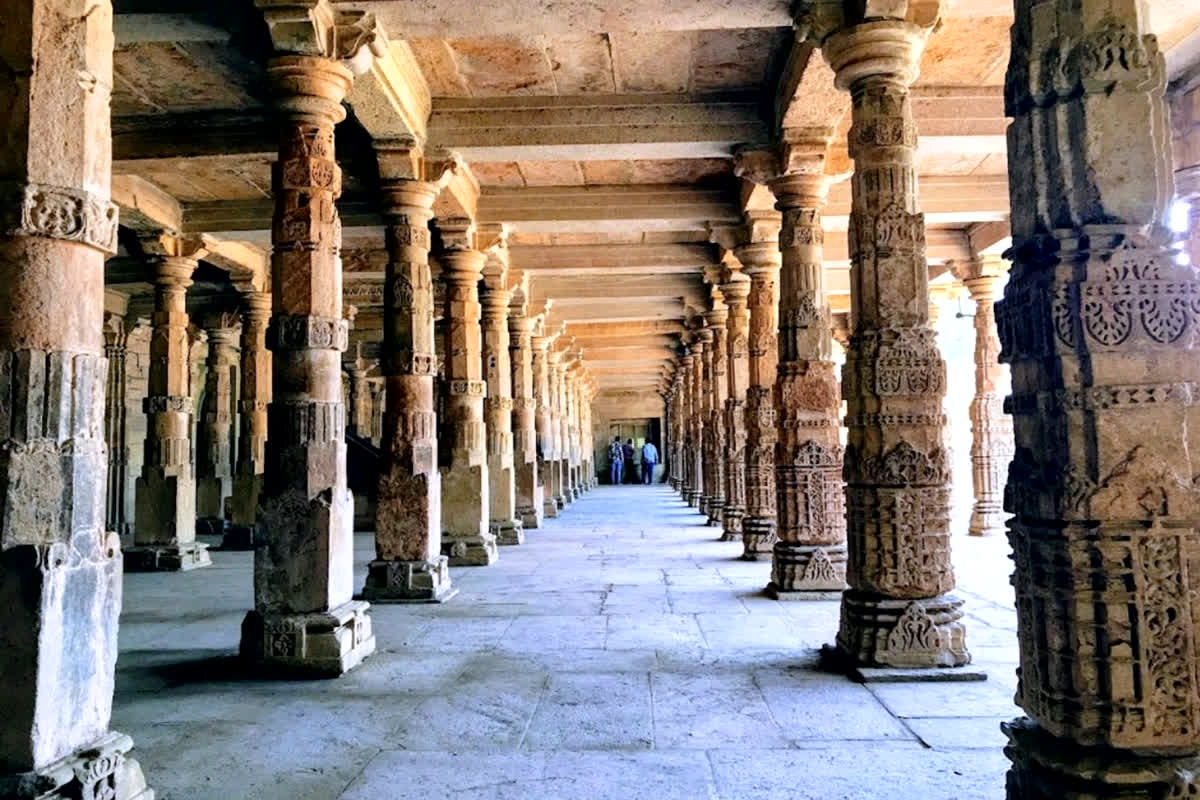 Dhar Bhojshala News: वसंत पंचमी और जुमा एक साथ! भोजशाला में सूर्योदय से पूजा शुरू, नमाज़ के ठीक एक घंटे पहले पहुँचेगी शोभा यात्रा, जानें क्या है सुरक्षा का स्पेशल प्लान ?