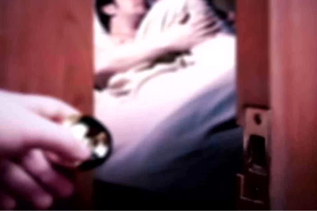 Etah Double Murder News: बॉयफ्रेंड के साथ छत पर इस हाल में थी बेटी, देखकर पिता के उड़े होश, फिर हो गया ये कांड