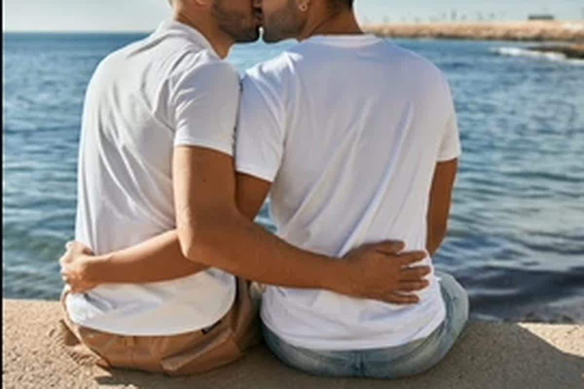Gay Couple News: लिव-इन में दो लड़के, फिर तीन साल के समलैंगिक रिश्ते में अचानक हो गया ये बड़ा कांड! पूरी कहानी जानकर दंग रह जाएंगे