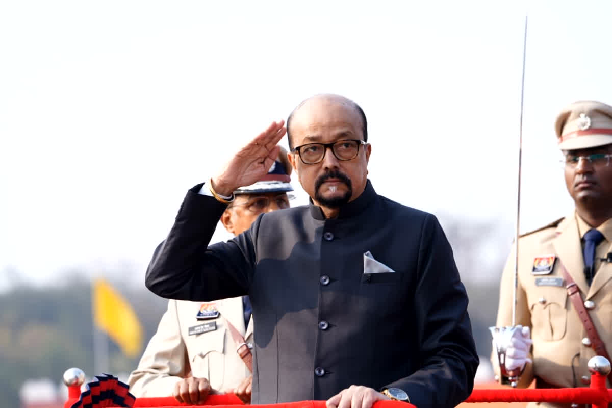 Republic Day Parade Raipur Live: राज्यपाल रमेन डेका ने किया ध्वजारोहण, ली परेड की सलामी, जनता को दिया खूबसूरत संदेश