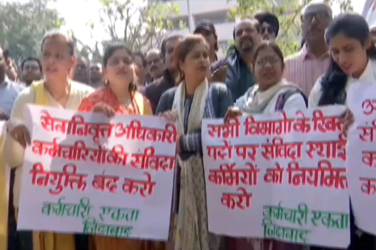 Govt Employee Protest News: केंद्र के समान मिलेगा महंगाई भत्ता? 11 सूत्रीय मांगों को लेकर कर्मचारियों का हल्लाबोल, बोले- अबकी बार आरपार की लड़ाई