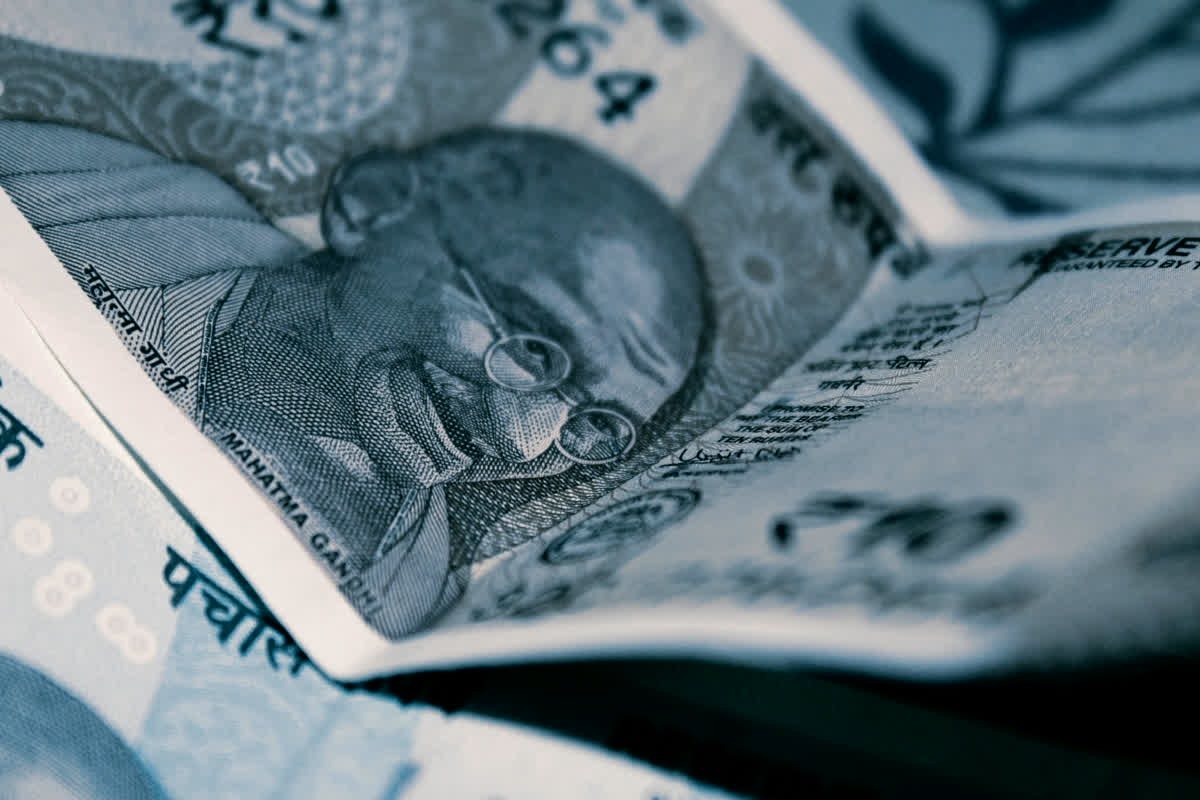 Mahatma Gandhi on Indian Currency: पहली बार नोटों पर कब दिखे महात्मा गांधी? उससे पहले भारतीय करेंसी पर क्या था? जानिए पुरानी तस्वीरों की हैरान करने वाली सच्चाई!