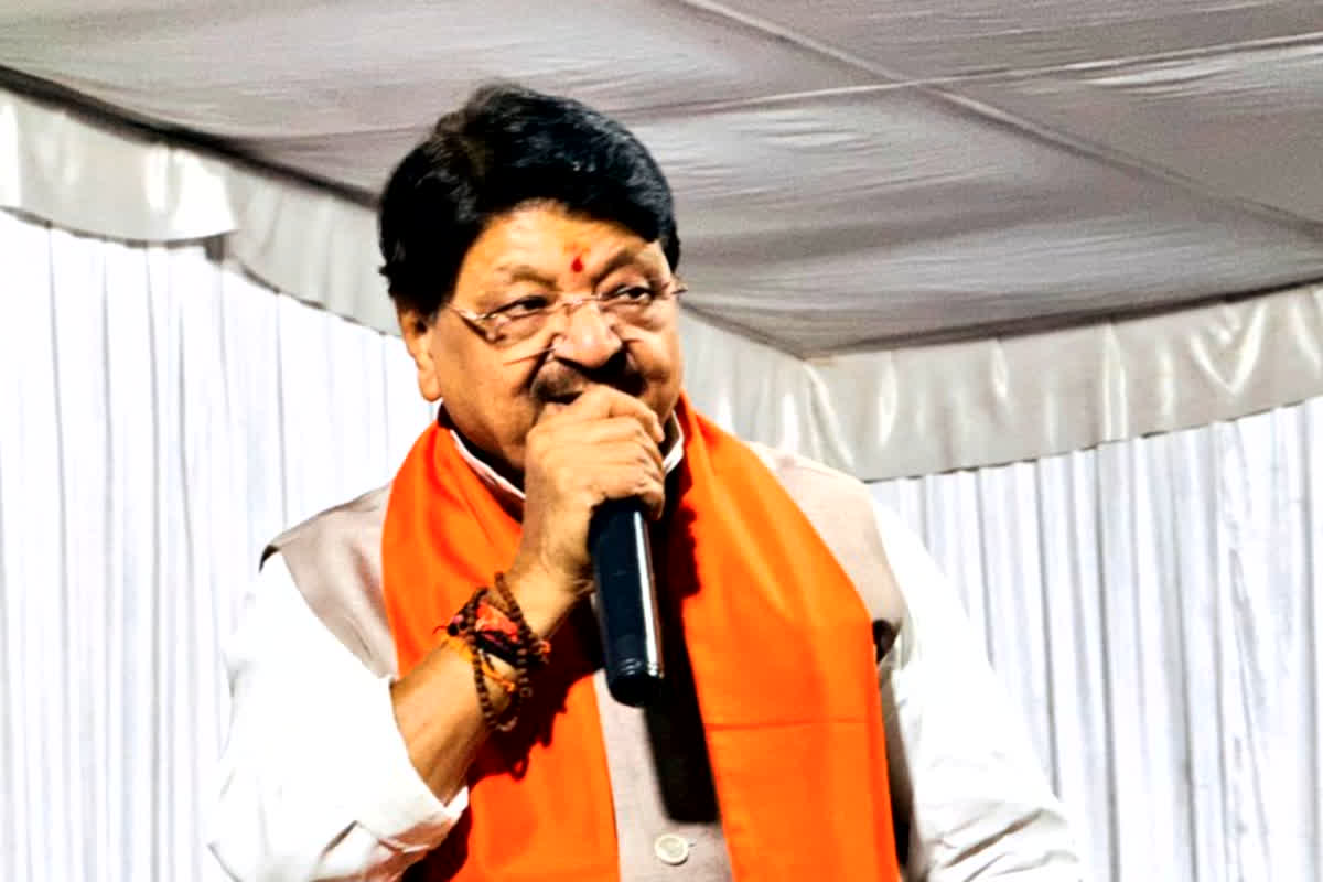 Indore Contaminated Water : इंदौर में दूषित पानी से मौतों के बीच मंत्री कैलाश विजयवर्गीय ने बुलाई बड़ी बैठक, बीजेपी विधायकों सहित अधिकारी हुए शामिल, इन मुद्दों पर चल रही चर्चा