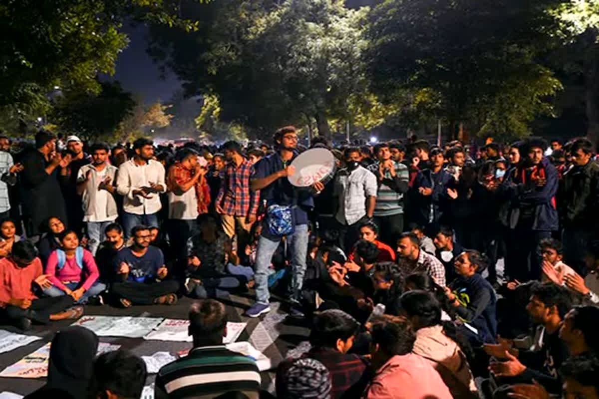 JNU Protest News: ‘Modi-Shah की कब्र खुदेगी.. JNU की धरती पर’, JNU में नारेबाजी पर BJP-Congress आमने-सामने, अभिव्यक्ति या अराजकता? देखिए वीडियो