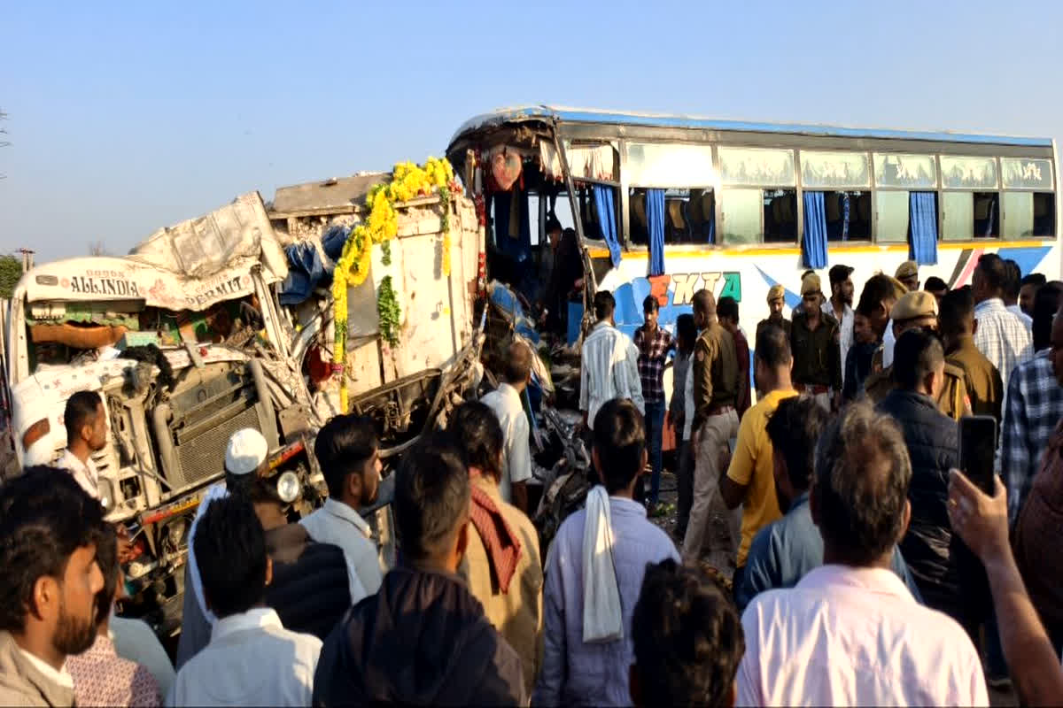 Jodhpur Bus Accident: श्रद्धालुओं की बस का खौफनाक हादसा, डंपर की टक्कर से मची अफरा-तफरी, 4 लोगों की मौके पर दर्दनाक मौत, इतने श्रद्धालु घायल