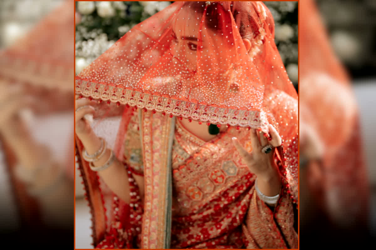 Junaid Safdar Wedding : पाकिस्तान में इंडियन डिजाइनर का जलवा! नवाज शरीफ के पोते की दुल्हन ने पहनी इस मशहूर भारतीय डिजाइनर की साड़ी, सोशल मीडिया पर मच गया बवाल