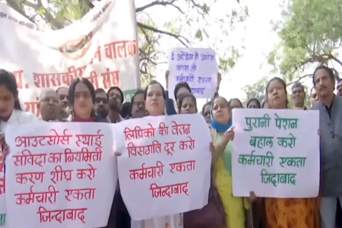 शह मात The Big Debate: फिर क्यों नाराज कर्मचारी.. असंतोष पड़े न भारी ! तृतीय वर्ग कर्मचारियों ने फिर खोला मोर्चा, मांगों को लेकर सरकार का क्या है रुख?