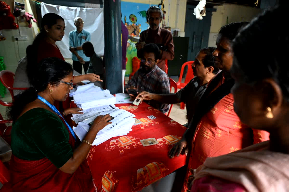 MP SIR News: SIR में कटा 42 लाख वोटरों का नाम तो टेंशन में आई BJP! 21 जनवरी के बाद खड़ी हो सकती हैं ये मुश्किलें, अब घर-घर पहुंच रहे कार्यकर्ता