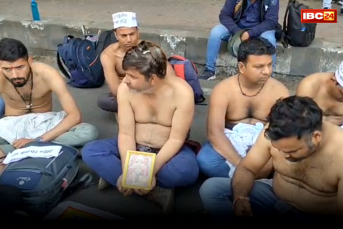 MP Samvida Shikshak Varg 1 Waiting Update : 58,000 पद खाली फिर भी वेटिंग लिस्ट में फंसे है शिक्षक, आखिर क्यों राजधानी में अर्धनग्न होकर सड़क पर लेटकर अभ्यर्थियों ने मांगी भीख ?