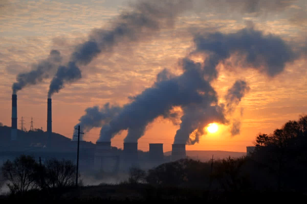 MP Air Pollution Latest News: प्रदेश की राजधानी भी भीषण ‘एयर पॉल्यूशन’ की चपेट में.. CPCB ने इन 8 शहरों घोषित किया ‘नॉन-अटेनमेंट सिटी’..